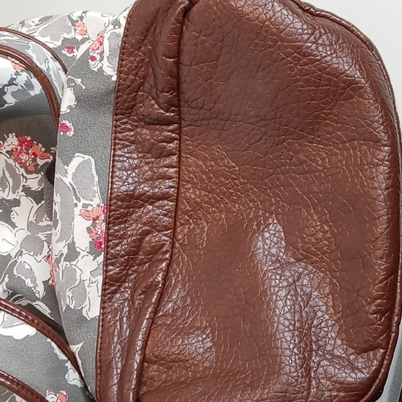 Aeropostale. NYC- Gray & Floral Fabric Backpack w/Brown Faux Leather Flap & Trim - Picture 10 of 15